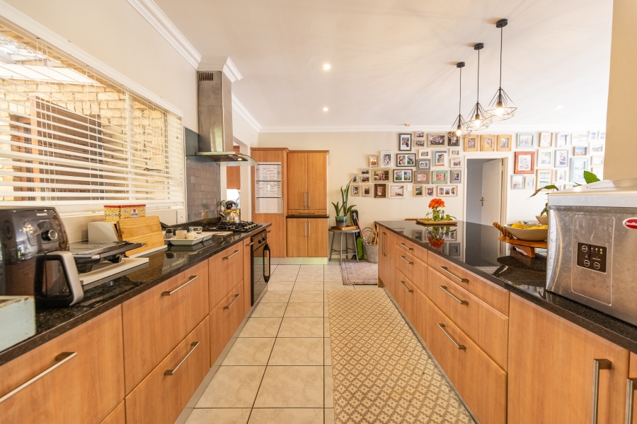 4 Bedroom Property for Sale in Summerstrand Eastern Cape